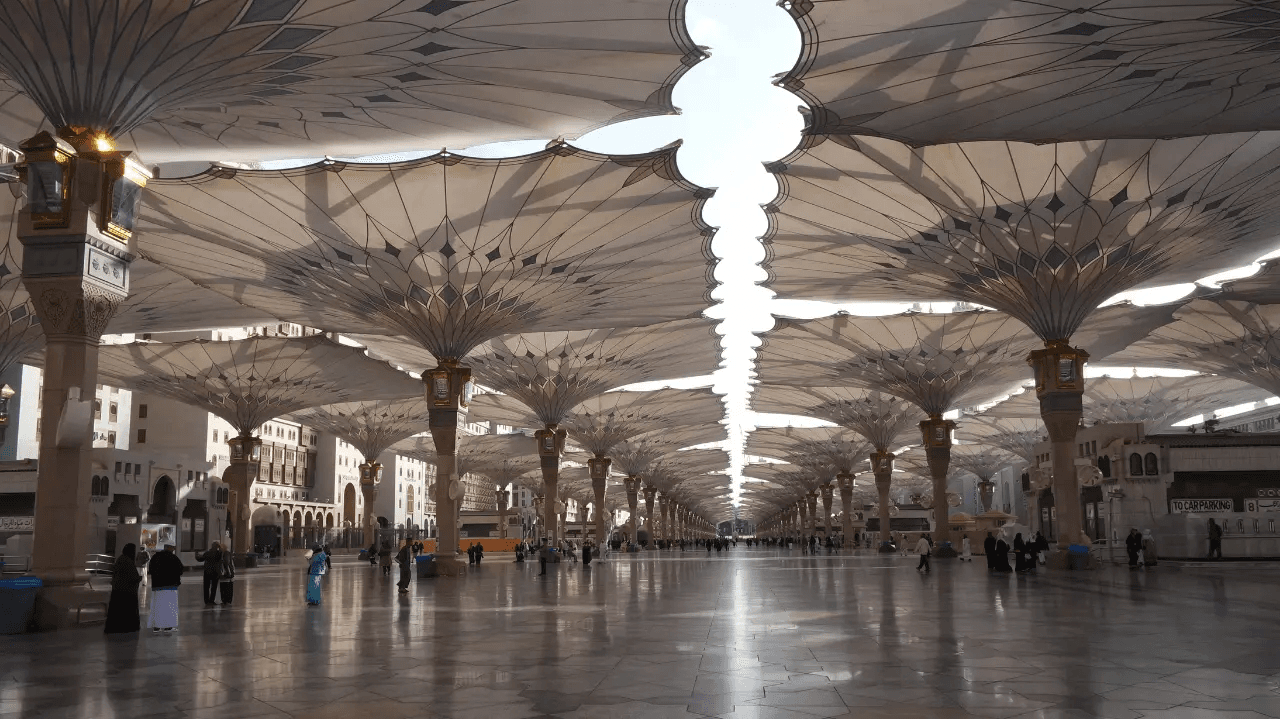 Saudi Arabia Launches Live Crowd Tracking at the Grand Mosque